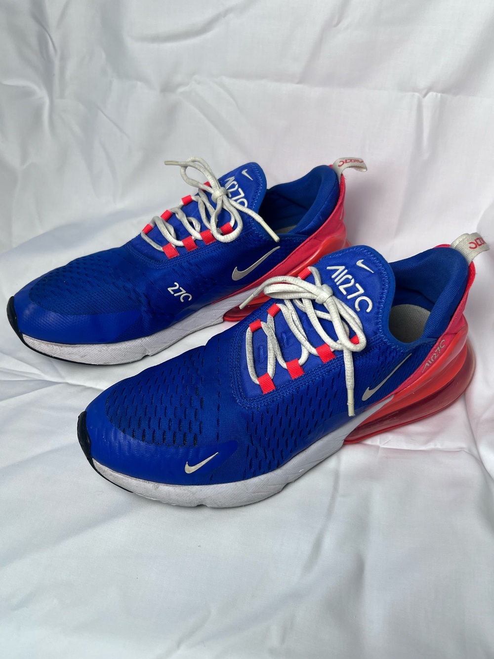 Nike Air Max 270 Athletic Shoes in Blue with Red Accents - Picture 2 of 8